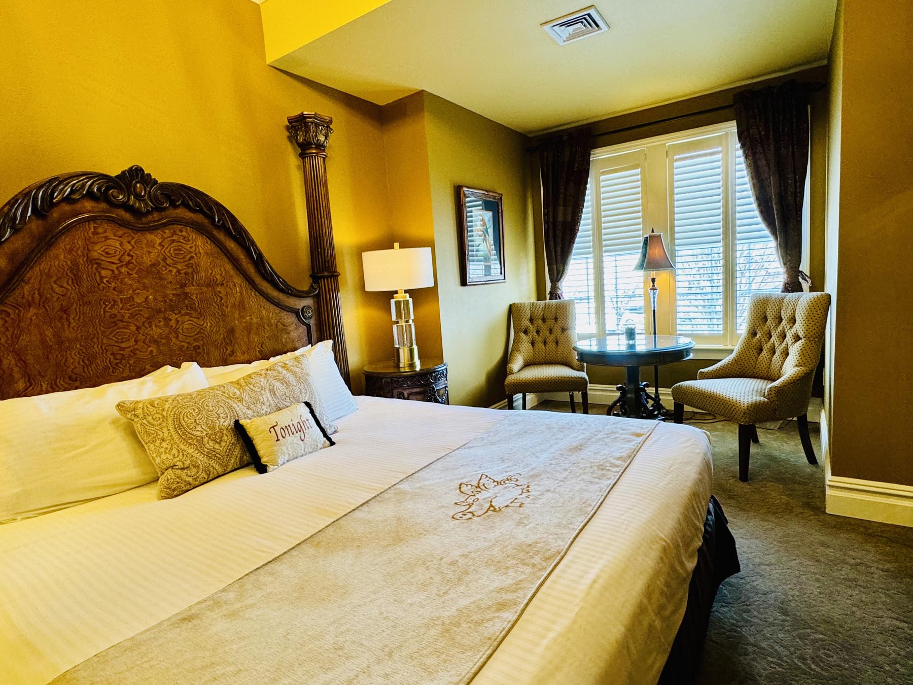 room with king bed and bay window